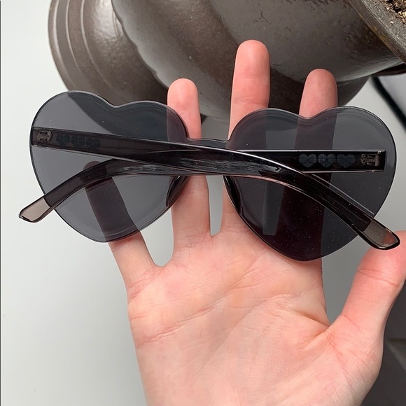 COPY - Heart shaped sunglasses - Picture 2 of 2